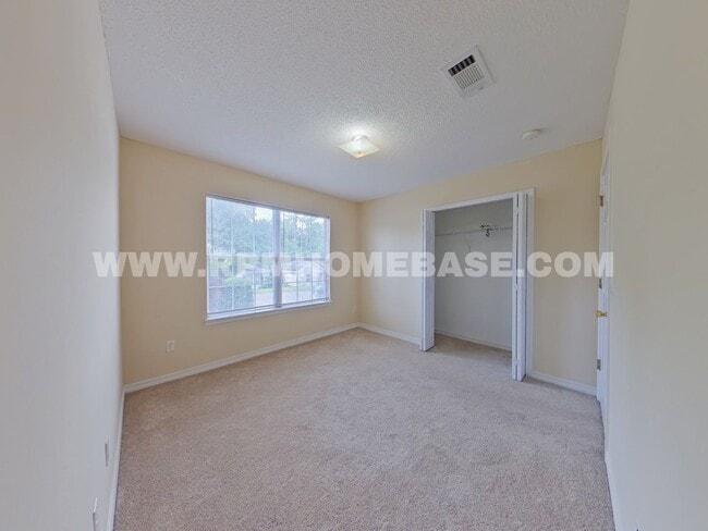 Building Photo - 338 Apple Dr