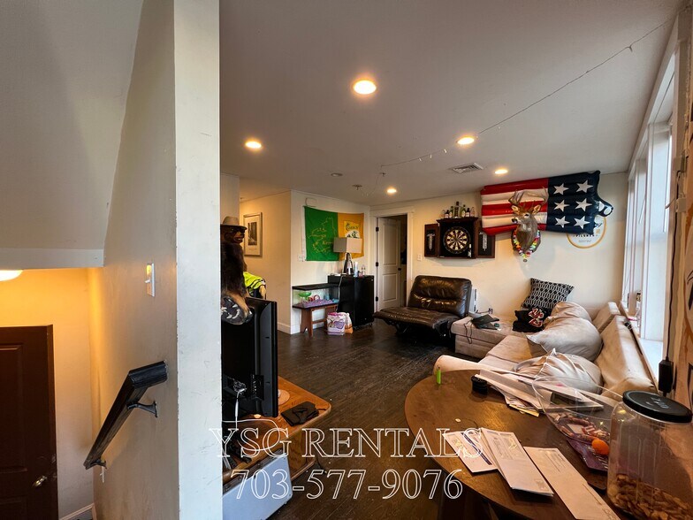 Building Photo - 24 Sunset St