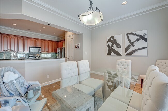 Building Photo - 410 Fowler St