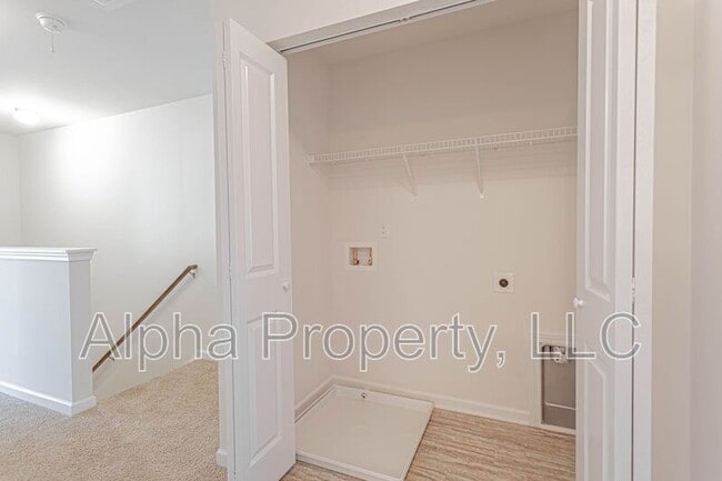 Building Photo - 30 Moorlyn Ln