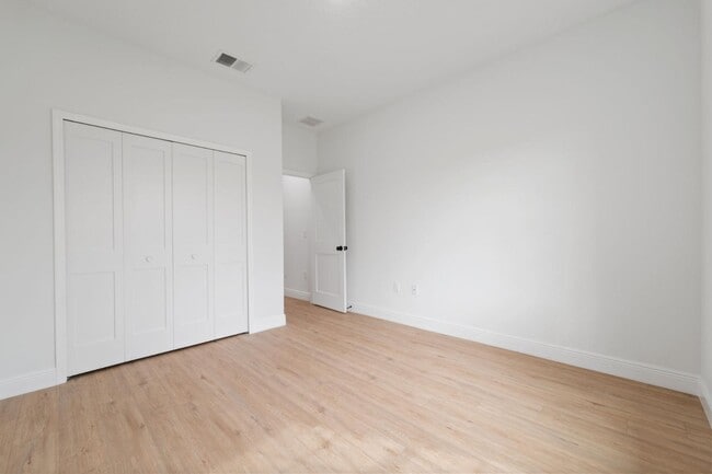 Building Photo - 6067 SW 155th St Rd