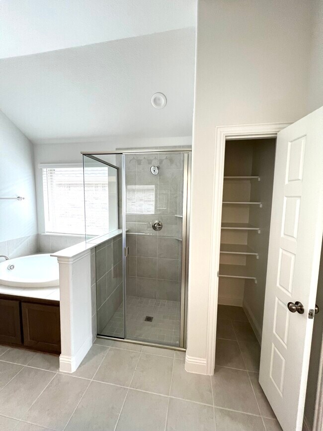 Building Photo - 4428 Mill Falls Dr