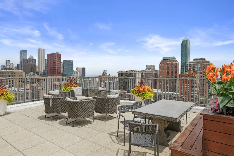 Building Photo - 910 S Clark St