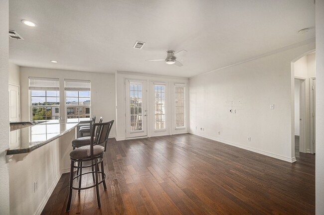 Building Photo - Downtown Fort Worth Condo with Office!