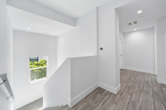Building Photo - 4969 Llano Dr