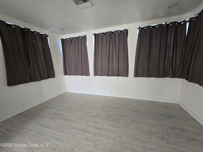 Building Photo - 2417 Colonial Dr