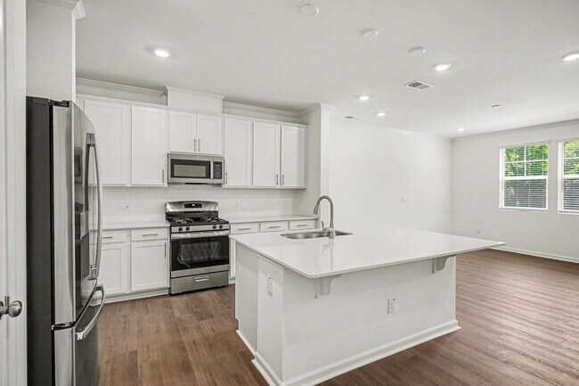 Building Photo - Brand-New Townhome Living in Raleigh!