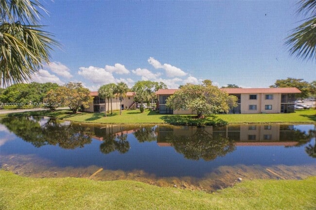 Building Photo - 200 Lakeview Dr