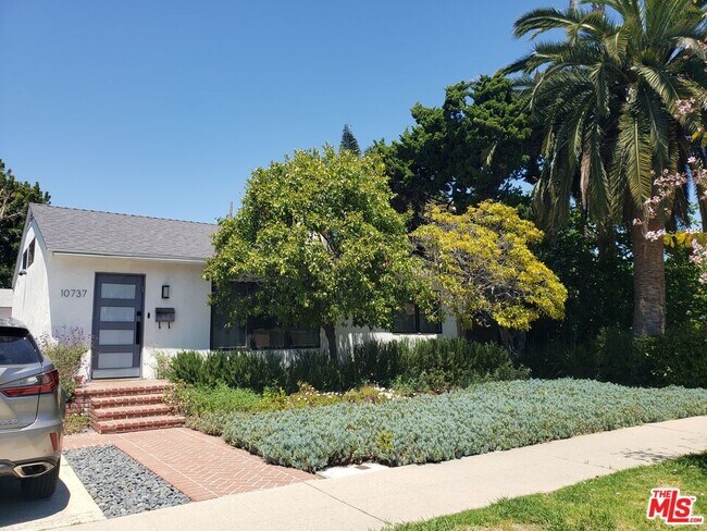 Building Photo - 10737 Richland Ave