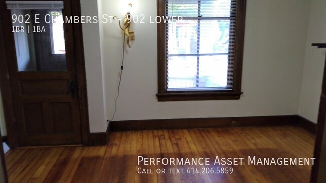 Building Photo - Charming 1BD+DEN/1BA Riverwest Lower