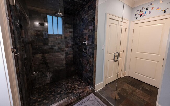 Building Photo - 605 N Orange St