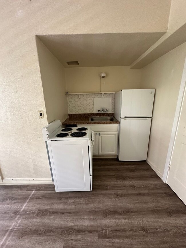 Building Photo - STUDIO IN THE HEART OF WAIKIKI!!!