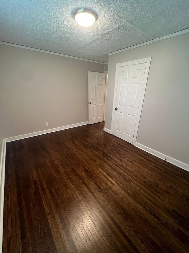 Building Photo - Remodeled 2 Bedroom in Camp North End area