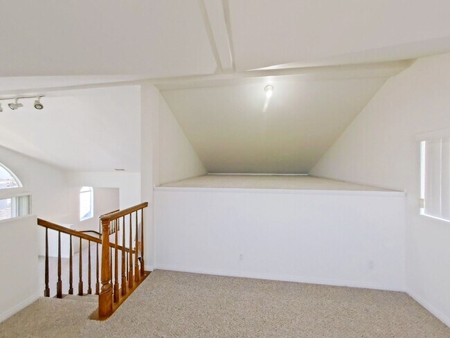 Building Photo - 617 E Avenida San Juan