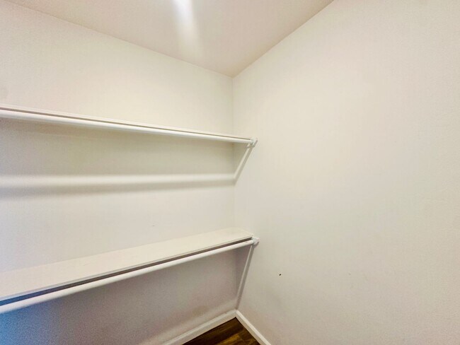 Building Photo - 22nd340