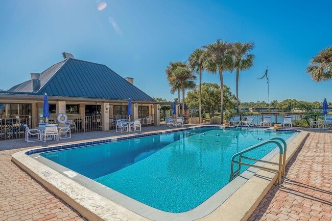 Building Photo - 4229 Stratford Dr