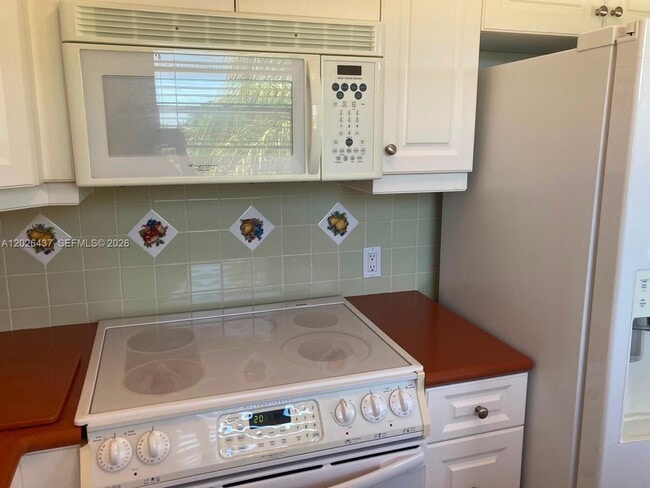 Building Photo - 449 Fanshaw K