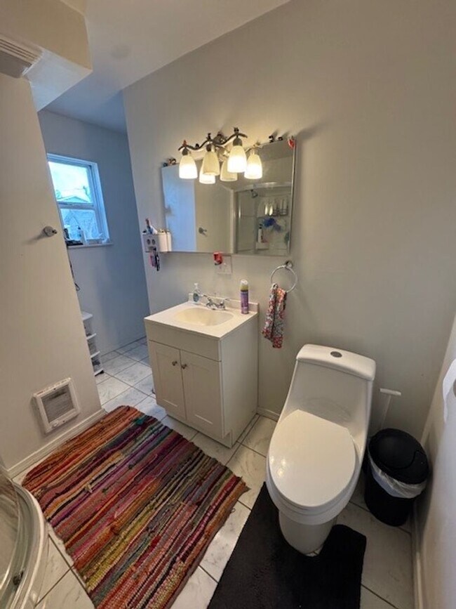 Building Photo - 805 S 5th Ave