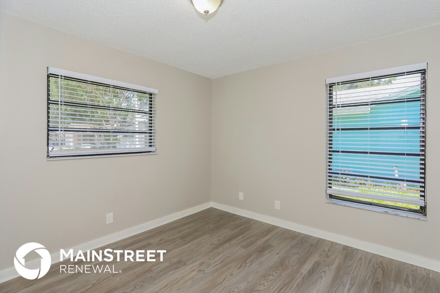 Building Photo - 4977 SW 11th Pl