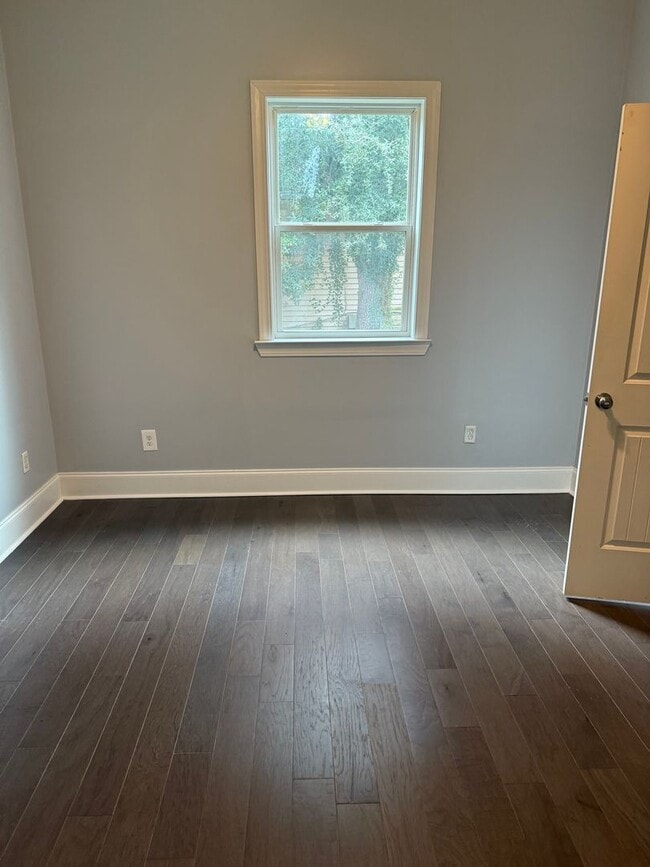 Building Photo - Beautiful 3 Bedroom