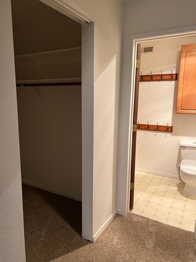 Building Photo - 22 Sierra Lakeside Ln