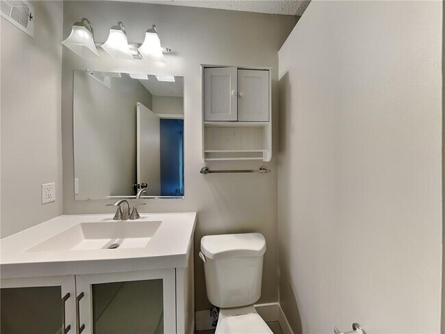 Building Photo - 8525 Ivywood Ave S