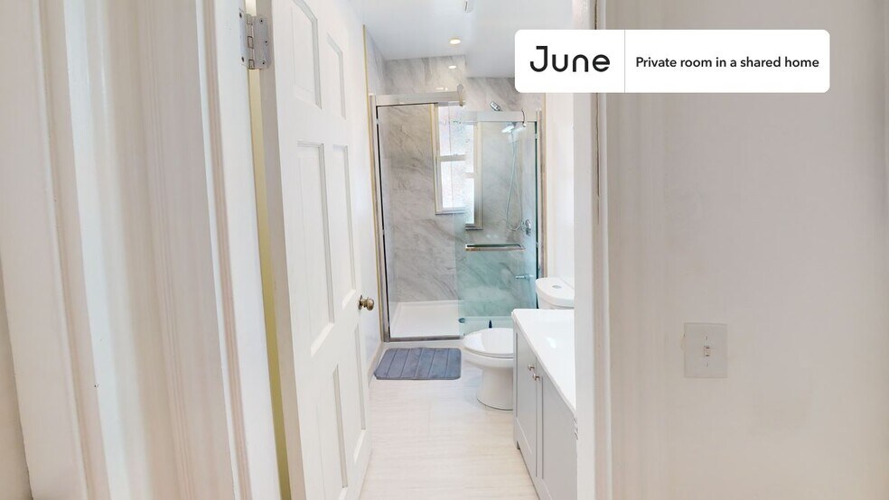 Building Photo - Room in Shared 4 bed/1 bath home
