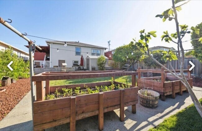 Building Photo - 623 Santa Susana Ave