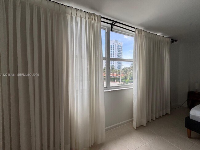 Building Photo - 5838 Collins Ave