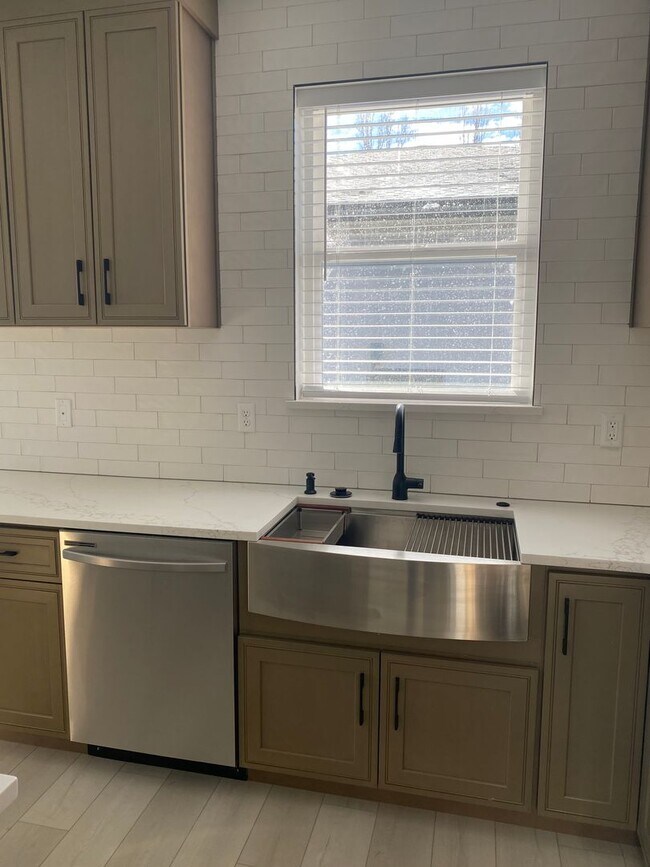 Building Photo - Beautiful New Construction Condo in Moses Pointe, Pets Welcome!