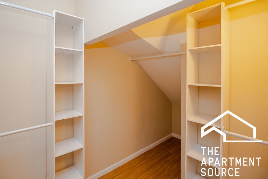 Building Photo - 2447 N Clybourn Ave