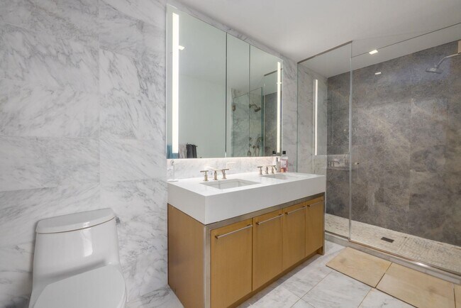 Building Photo - 75 Park Ln S