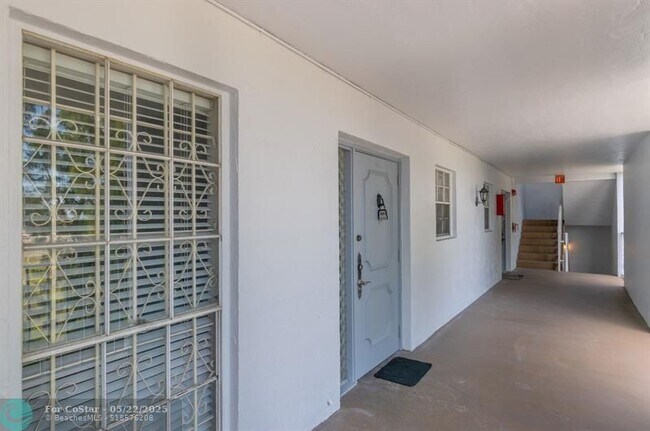 Building Photo - 7980 N French Dr