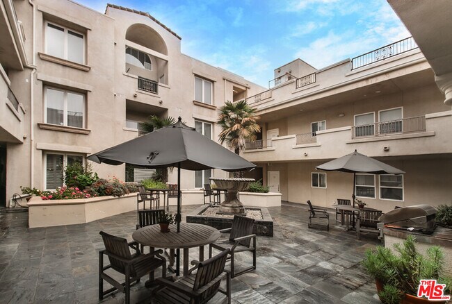 Building Photo - 15206 Burbank Blvd