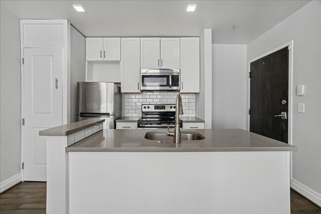 Building Photo - RAZDCPROPERTIES TRUST