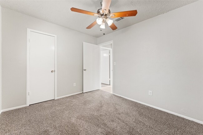 Building Photo - 10746 Staghill Dr