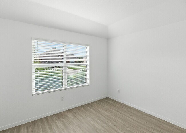 Building Photo - Beautiful 4 Bed, 3 Bath Home - Spacious & ...