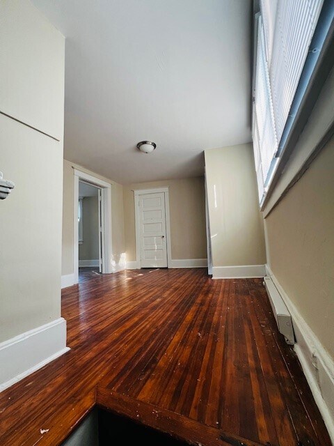 Upstairs Hallway/2nd Foyer - 535 W Stephen St