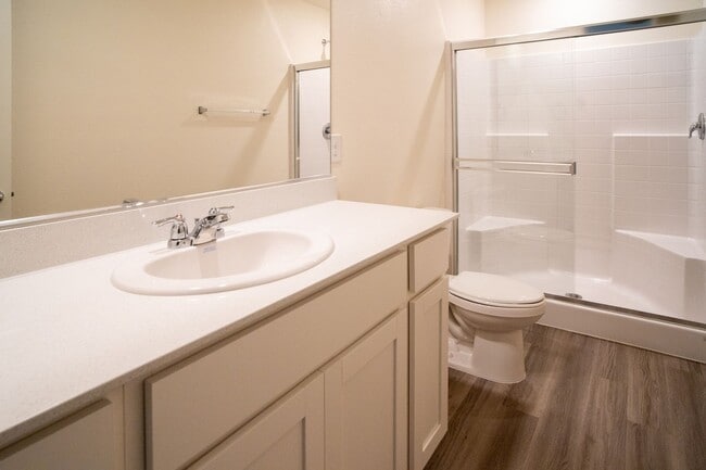 Building Photo - Modern 3-Bedroom, 3-Bathroom Home with Sma...