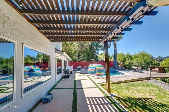 Building Photo - 4833 Dunman Ave