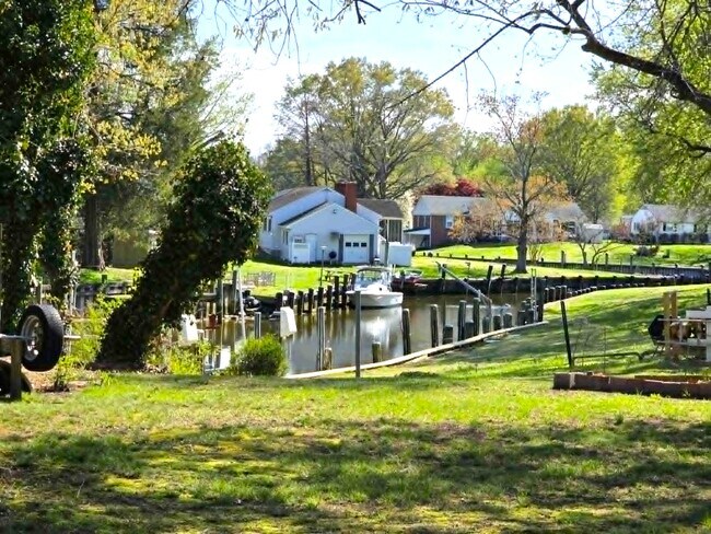 Building Photo - 104 Lee Dr