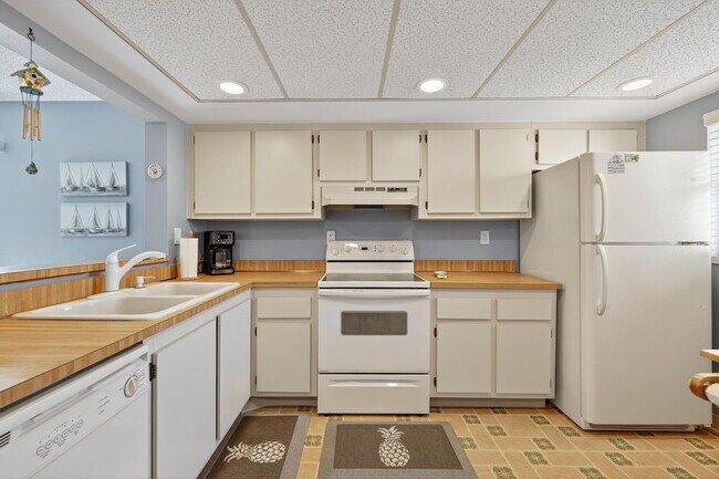 Building Photo - 10310 S Ocean Dr