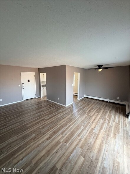 Building Photo - 9976 Darrow Rd