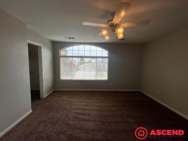 Building Photo - Stunning 5 Bedroom In Gated Community!