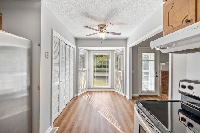 Building Photo - 1503 Stone Hill Rd