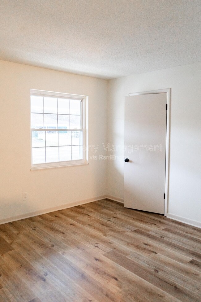 Building Photo - 3120 E Governor John Sevier Hwy