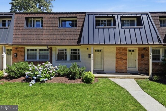 Building Photo - 465 Hampton Ct