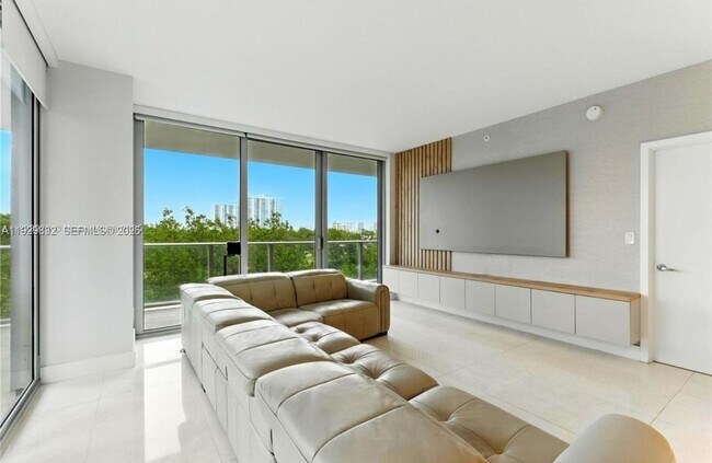 Building Photo - 16385 Biscayne Blvd