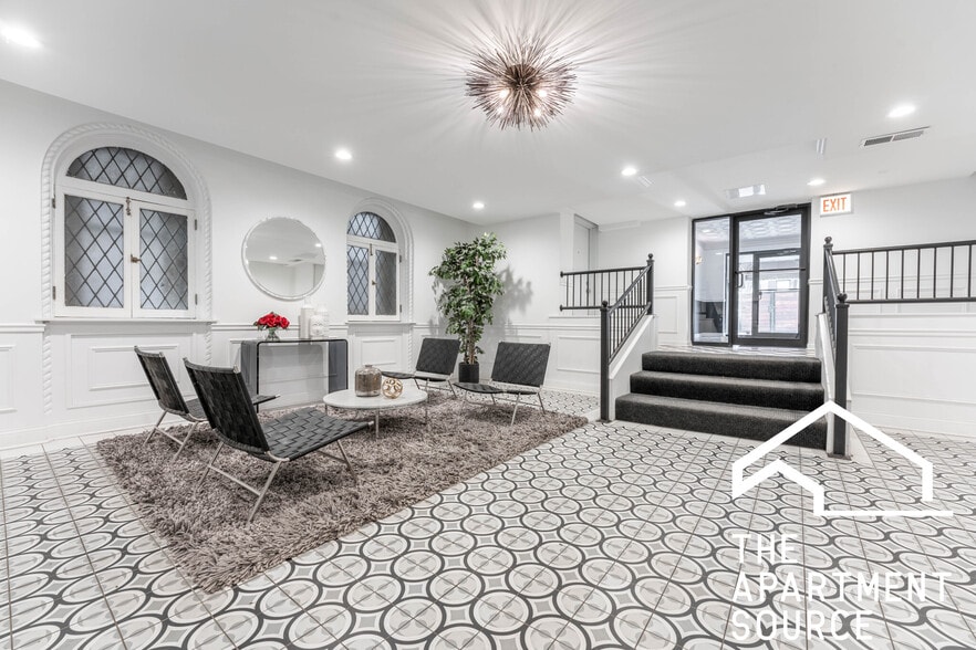 Building Photo - 940 W Carmen Ave