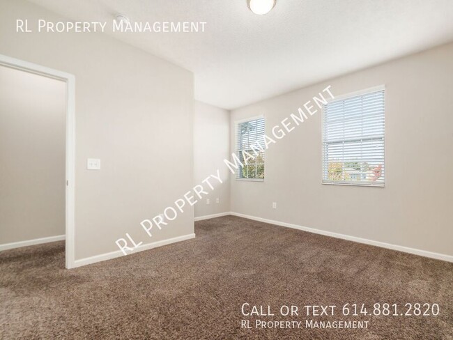 Building Photo - Spacious 4 bedroom 2 bathroom condo in Lew...